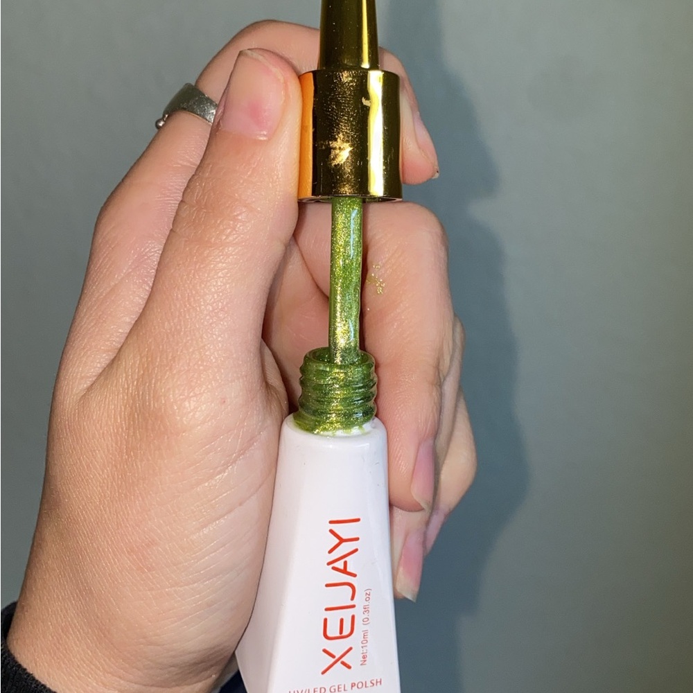 Green Gel Nail Polish